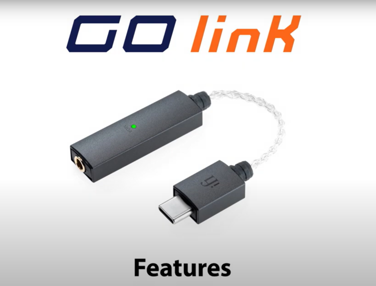adaptador lightning a usb c sobre un fondo neutro