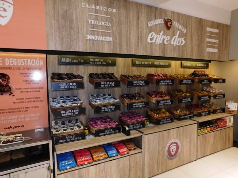 alfajores en una tienda argentina