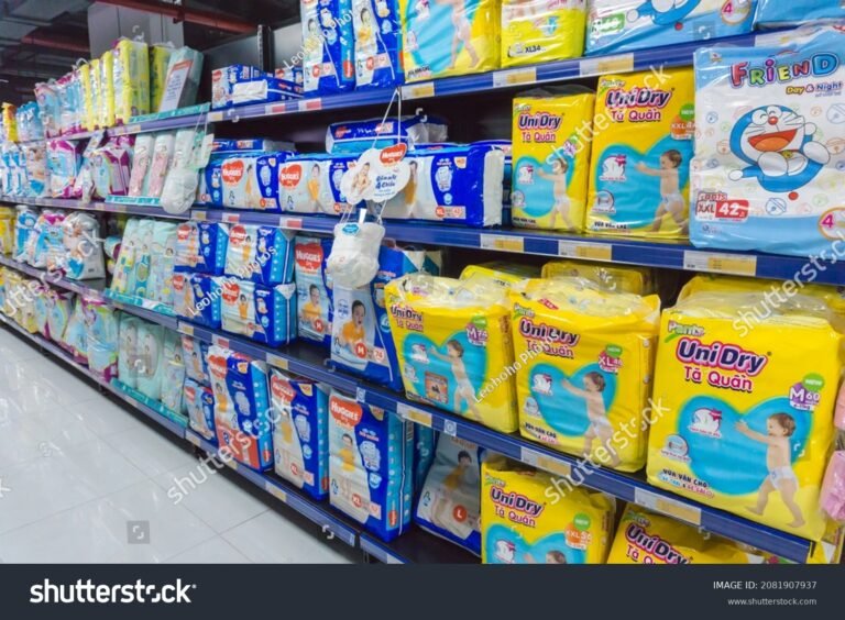 almacen de panales huggies en estanterias