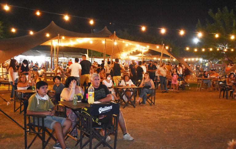 ambiente festivo en el patio de jesus maria