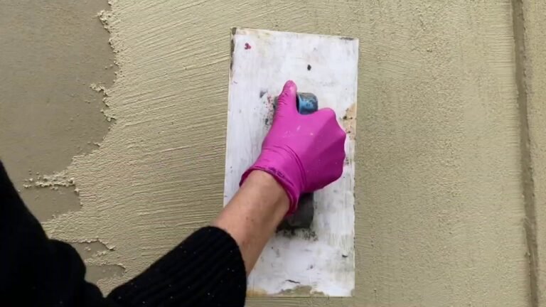 Cómo aplicar revestimiento texturado con llana de manera efectiva 15 aplicando revestimiento texturado con llana