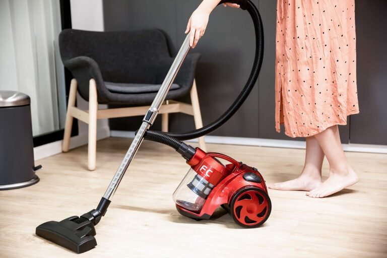 aspiradora trineo en accion sobre alfombra