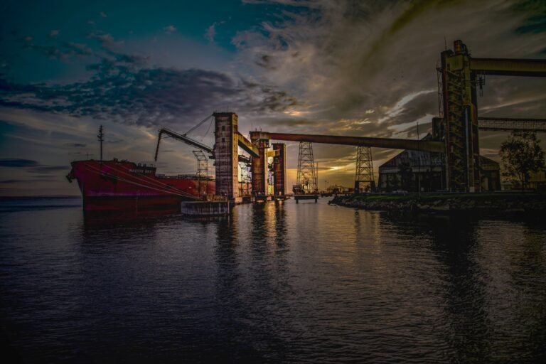 Qué hace de Bahía Blanca una ciudad mágica y especial 4 atardecer sobre el puerto de bahia blanca