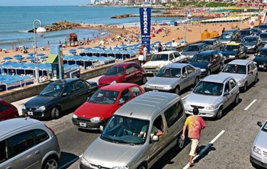 Dónde encontrar autos en Mercado Libre Mar del Plata 1 autos estacionados en la playa de mar del plata