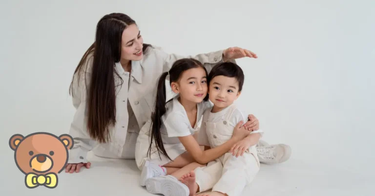 Cómo encontrar las tallas de ropa de bebés según su edad en meses 11 bebe con ropa variada de diferentes edades