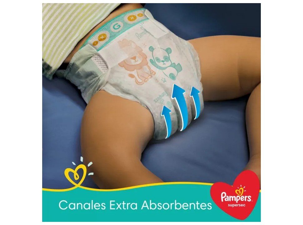 bebe feliz usando panales pampers super sec