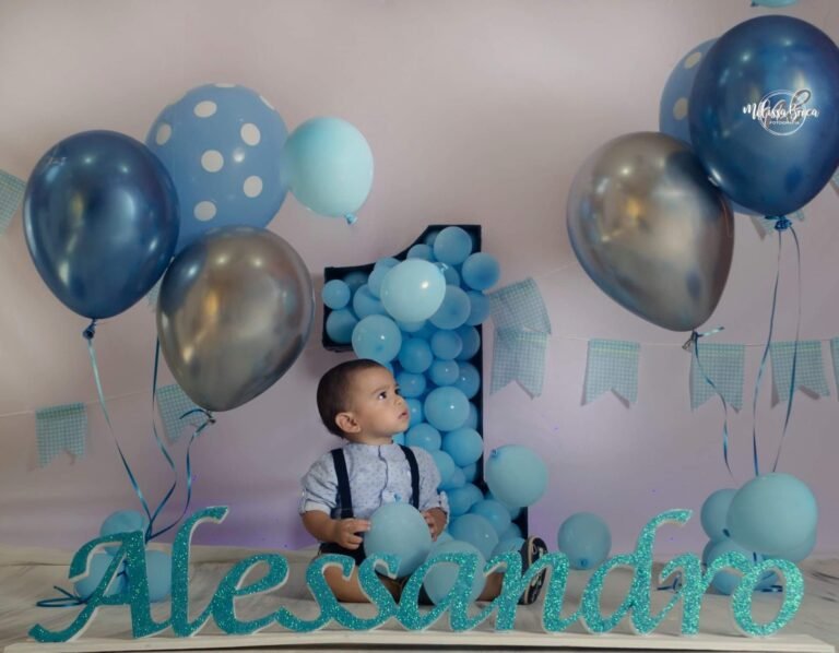 bebe nino con globos azules