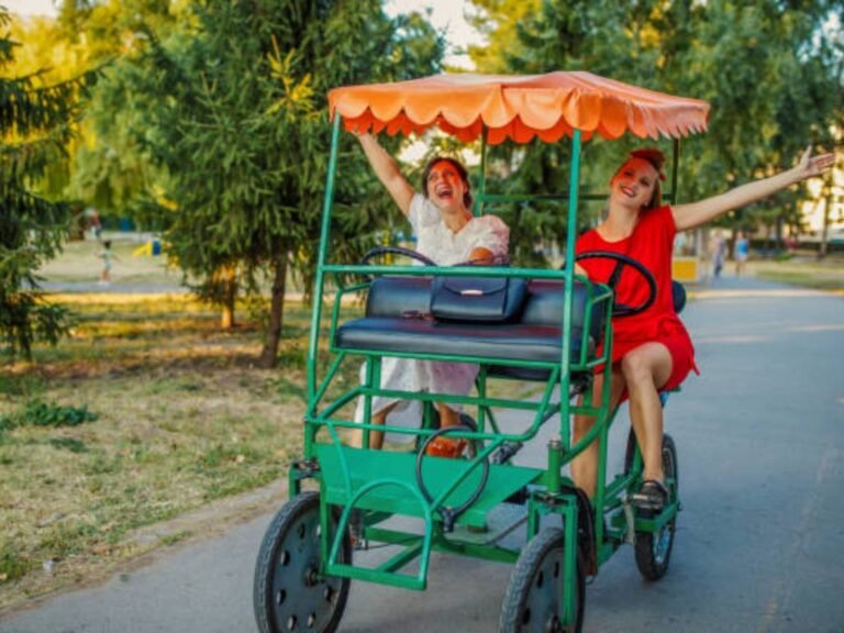bicicleta de cuatro pedales en parque