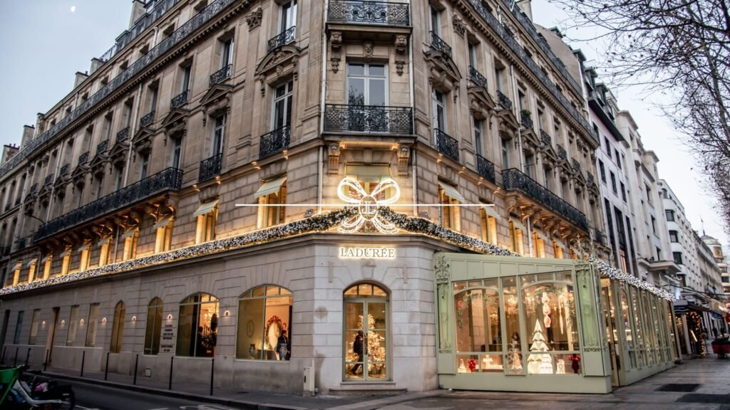 Qué ofrece Yves Saint Laurent en su tienda de París