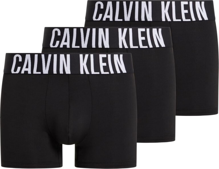 boxer calvin klein en tienda elegante