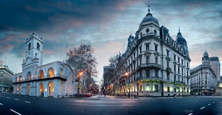 Qué historia y relevancia tiene el Cabildo de la Plaza de Mayo 14 cabildo de la plaza de mayo al atardecer