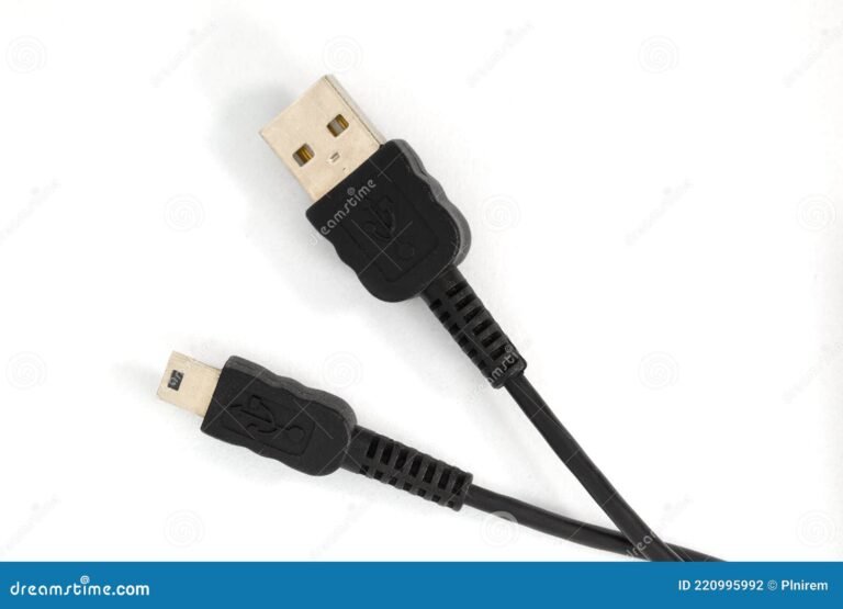 Qué es un cable mini USB a USB y para qué se utiliza 20 cable mini usb sobre fondo blanco