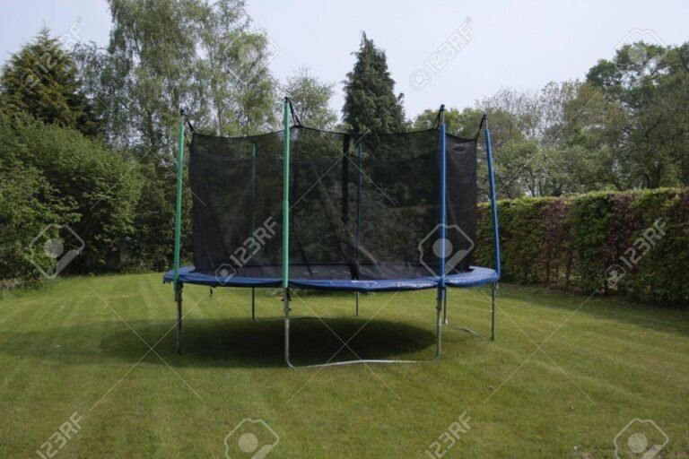 Dónde comprar una cama elástica en Pilar y cuáles son sus beneficios 10 cama elastica en un jardin soleado 2