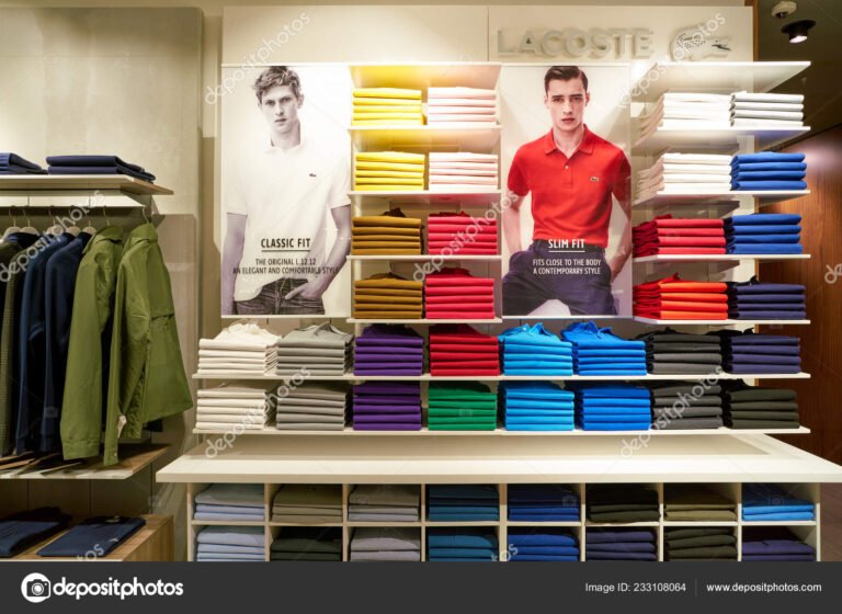 camisas de manga corta lacoste en exhibicion