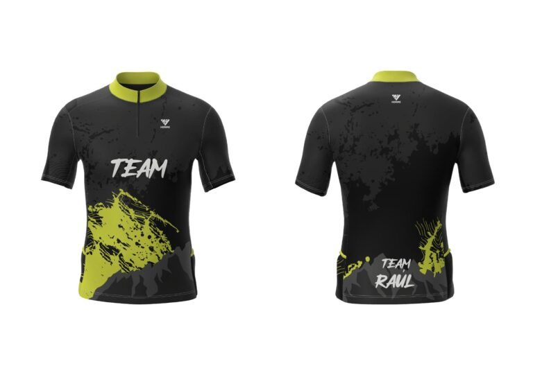 Qué características tiene la camiseta Nike Dri-Fit Academy 3 camiseta deportiva en accion al aire libre