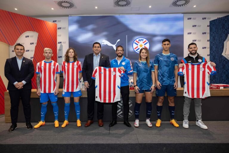 campera de la u de chile en accion