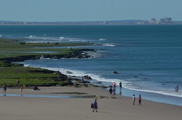 Cuál es el mejor camping para disfrutar en Las Grutas 27 camping junto al mar en las grutas