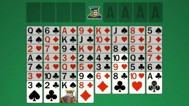 cartas de freecell sobre un fondo verde