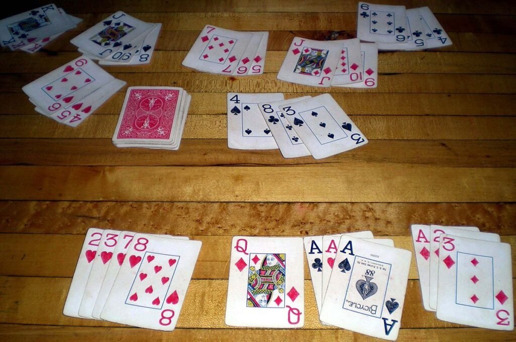 Cuáles son las reglas básicas del Rummy con cartas