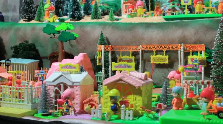 Cómo identificar y valorar una casita de Pin y Pon antigua 14 casita de pin y pon vintage en exhibicion