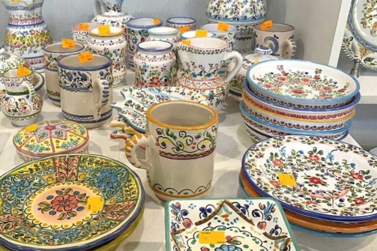 Dónde encontrar cerámica en oferta y liquidación en Easy 22 ceramica variada en estantes de tienda