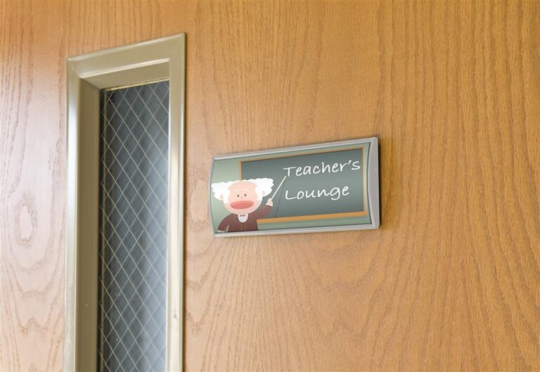 Cómo elegir la mejor cinta adhesiva color madera para tus proyectos 13 cinta adhesiva color madera sobre fondo neutro