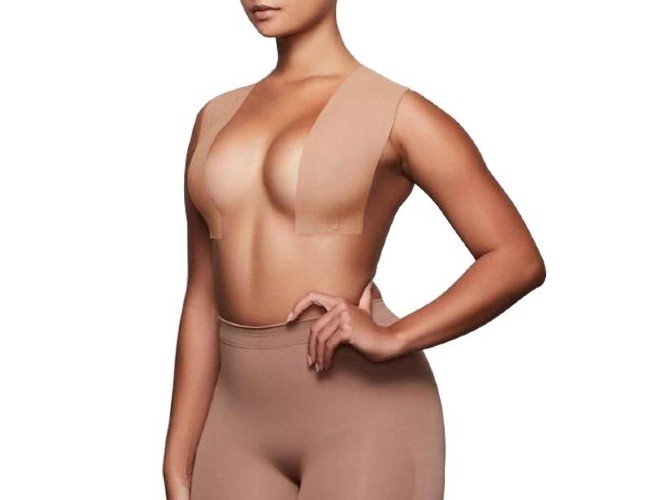 Para qué se utiliza la cinta adhesiva para pechos y cómo se aplica