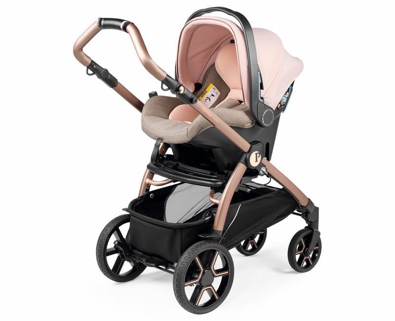 cochecito de bebe peg perego en parque