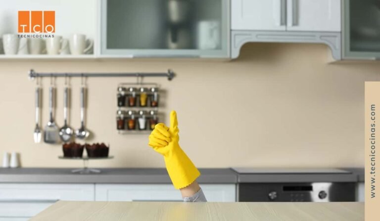 cocina reluciente despues de una limpieza