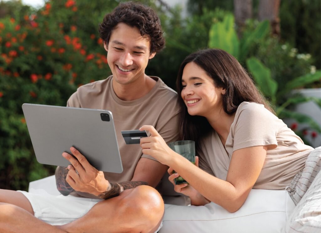 comprador feliz en tienda online