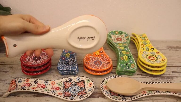 Dónde comprar posa cucharas de cerámica para mi cocina 10 cuchara de ceramica sobre una mesa de cocina