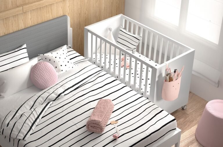 cuna colecho con ruedas en un dormitorio