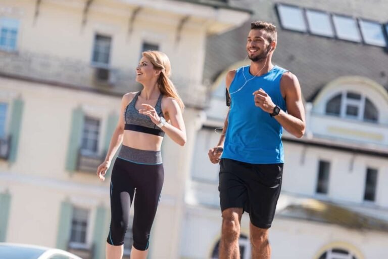 deportista corriendo con ropa deportiva ligera