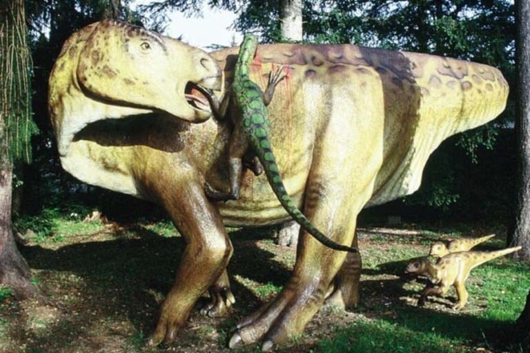 Existen dinosaurios que lanzaban veneno en la prehistoria 29 dinosaurio prehistorico con defensa venenosa