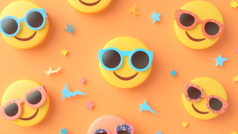 diversas caritas felices en un fondo colorido