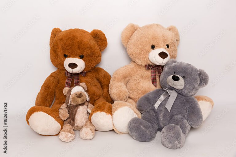 Qué es Mundo Peluche y Más y qué productos ofrecen 27 diversas peluches de colores y tamanos