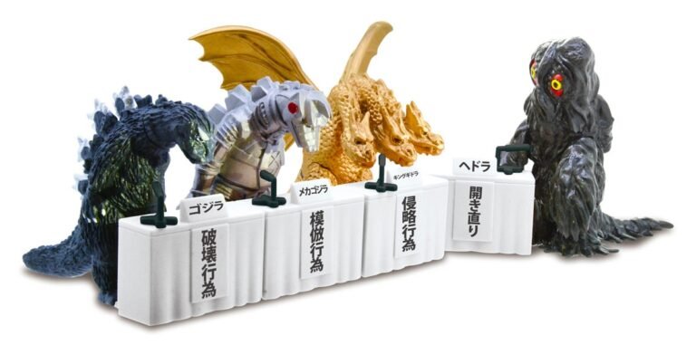 diversos juguetes de shin godzilla en exhibicion