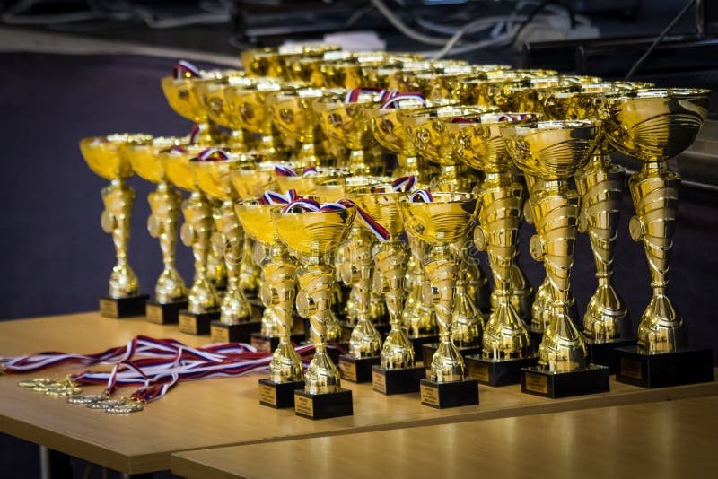 Qué tipos de copas y trofeos se otorgan en el fútbol 6 Qué tipos de copas y trofeos se otorgan en el fútbol