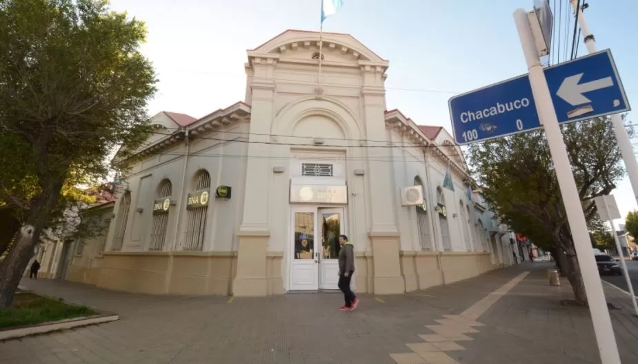 Dónde se encuentra el Banco Nación en Río Gallegos y qué servicios ofrece