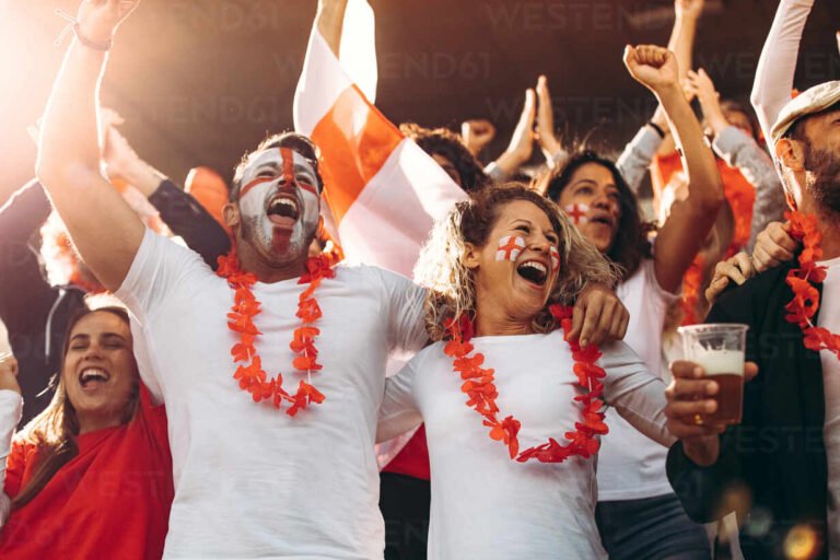 Cómo consultar resultados de fútbol online en tiempo real 16 espectadores disfrutando un partido de futbol