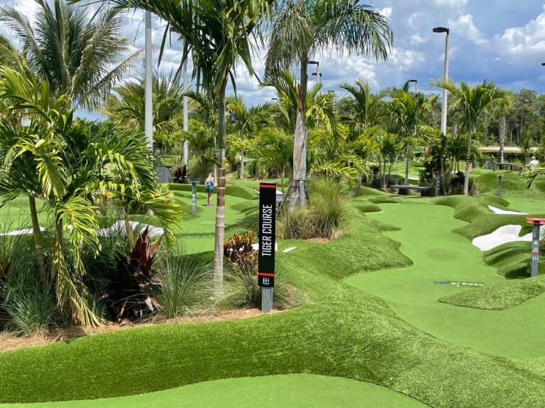 familias jugando mini golf en buenos aires