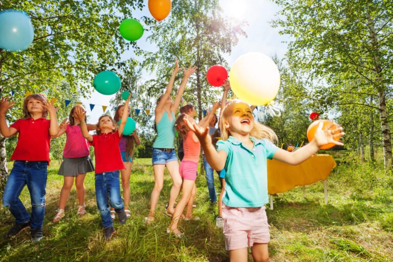 fiesta de cumpleanos en jardin con juegos