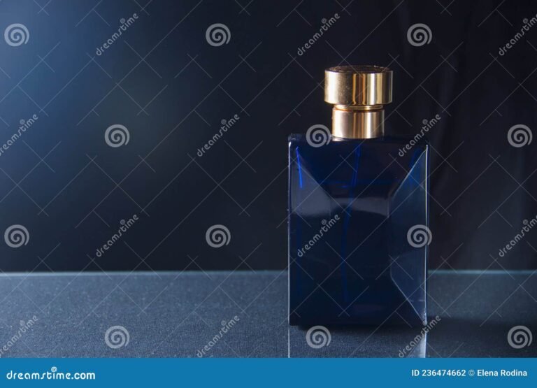 Qué características y opiniones tiene Black de Paco Rabanne para hombre 1 frasco de perfume elegante sobre fondo oscuro