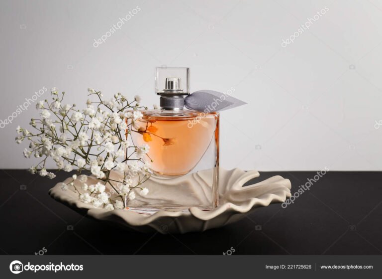 Es el perfume Zara Vibrant Leather una buena opción para regalar 14 frasco de perfume elegante sobre mesa