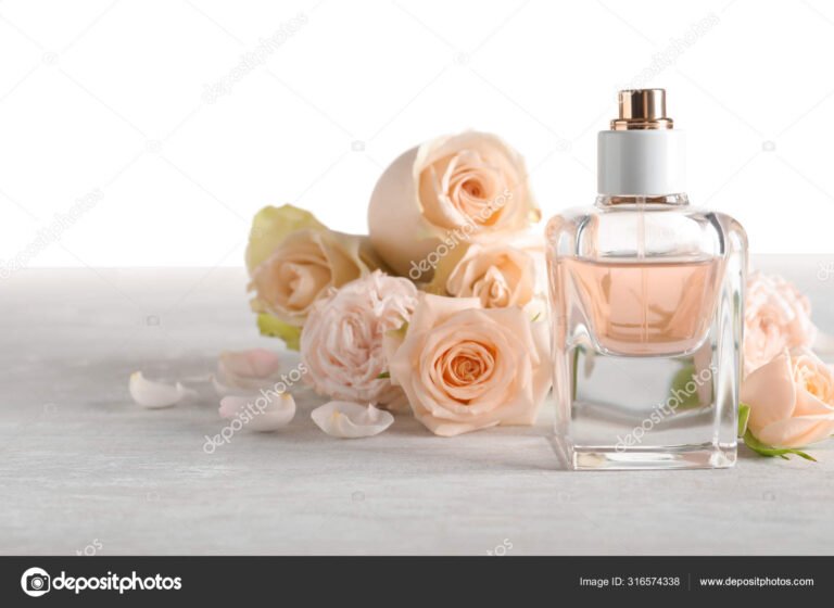 frascos de perfume sobre fondo elegante 1