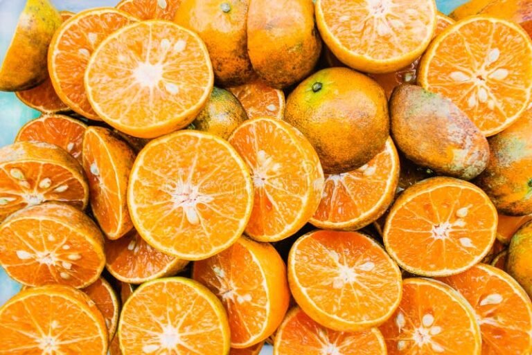 fruta mandarina en un fondo natural