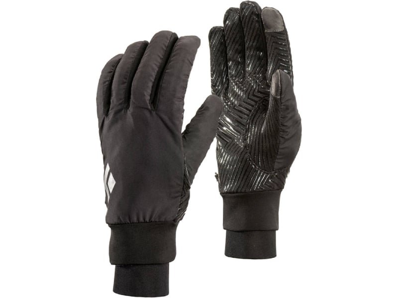 guantes tactiles en un entorno invernal