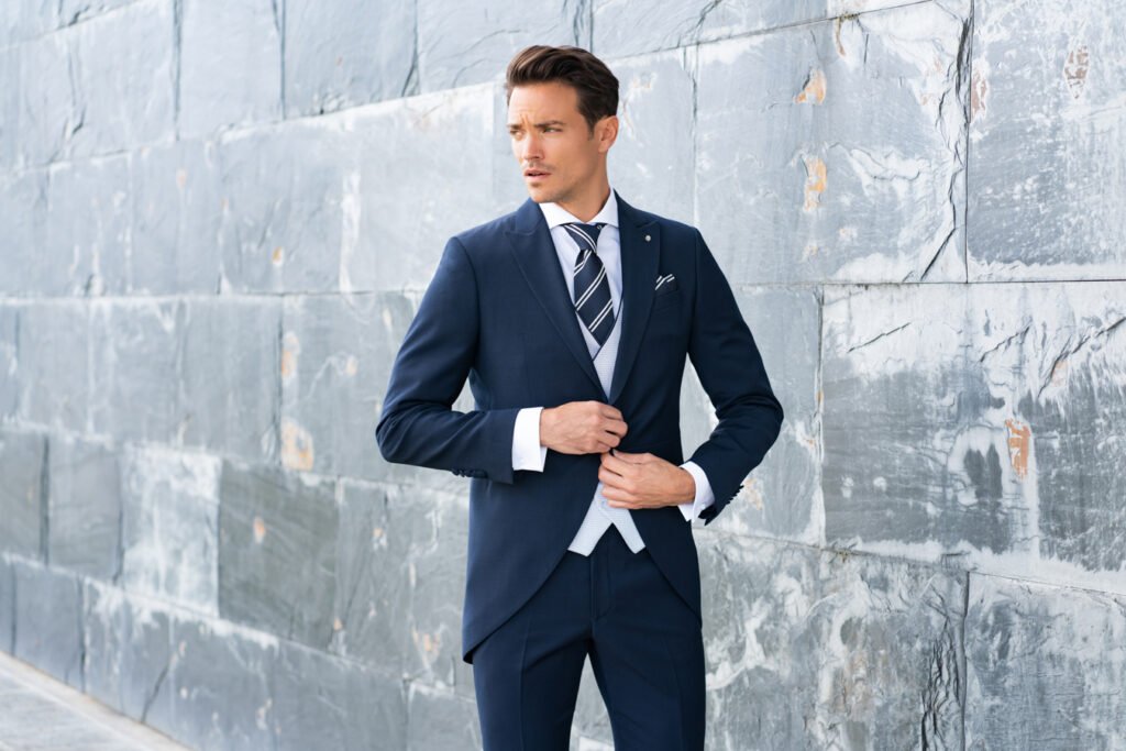 Qué tipo de ropa debe usar un hombre para un casamiento