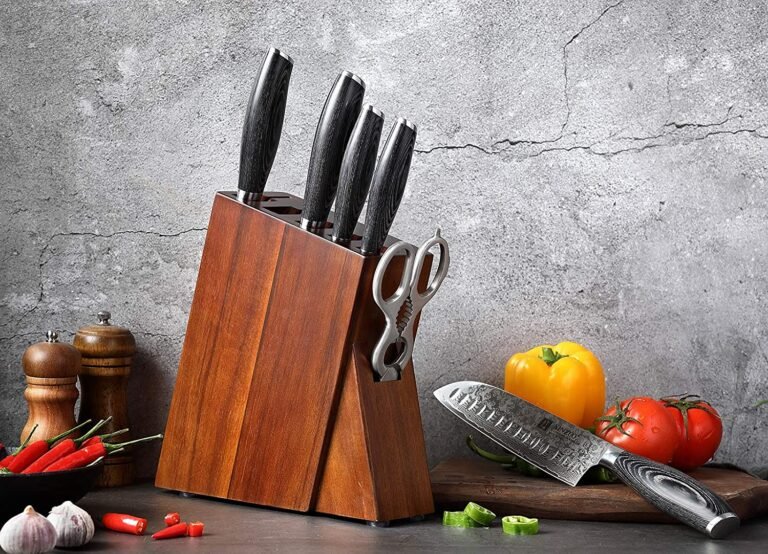 juego de cuchillos de cocina organizados