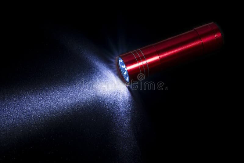 Cuáles son las mejores linternas LED recargables por USB en el mercado 3 Cuáles son las mejores linternas LED recargables por USB en el mercado